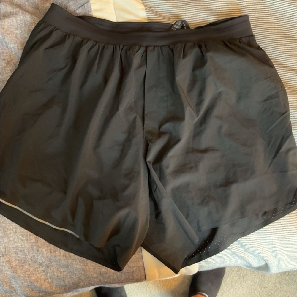 Mens Lululemon running shorts , 5in inseam Large - Picture 1 of 1